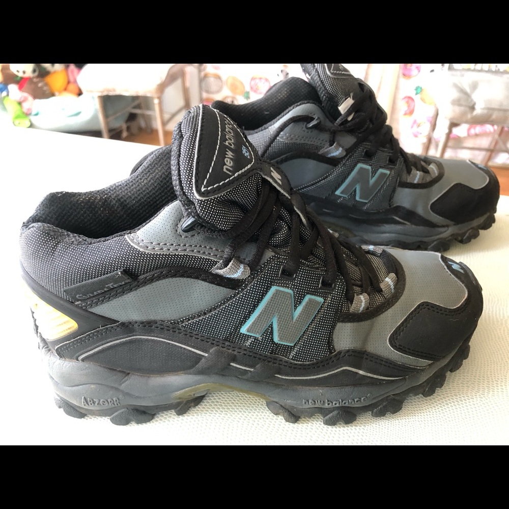 New Balance SZ 7 hiking boots only worn twice EUC
